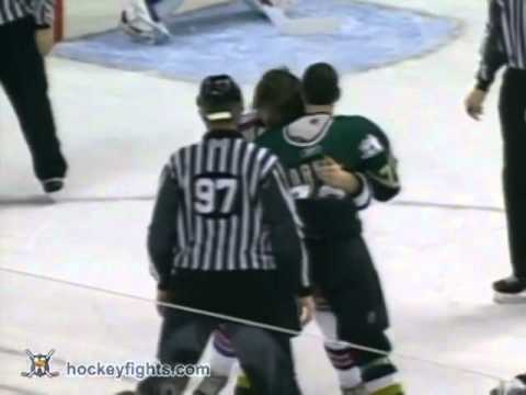 Ryan Hollweg vs Matthew Barnaby Dec 14, 2006