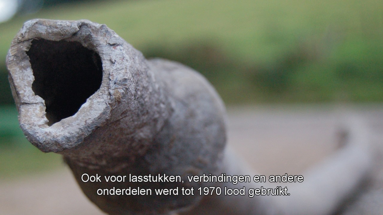 VERVANG ZO SNEL MOGELIJK LODEN BUIZEN