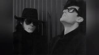 The Sisters Of Mercy - Nine While Nine/Knocking On Heaven&#39;s Door (Live At Leeds University 1985)