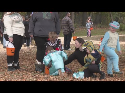 Thousands celebrate Halloween at Midway Village's annual All Hallow's Eve - YouTube