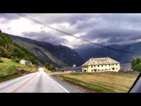 Per auto langs de Sognefjord van Vadheim naar Høyanger, 18 juli 2018