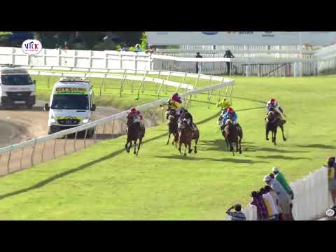 Hippisme : Suivez en direct la 8ème course de la 10ème journée de course au Champ de Mars.