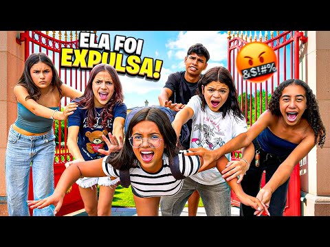 Sophia, the naughty girl, was kicked out of the vacation mansion. (Jessica Sousa)