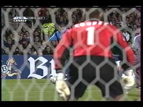 2001 (September 18) Olympique Lyonnais (Fra) 0-Bayer Leverkusen (Ger) 1 (Champions League).avi