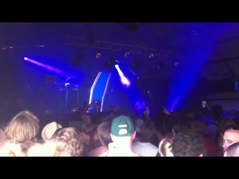 Addicted Kru sound (AKS) feat Lola live @ lowlands 2011