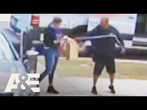 Woman Impersonates Homeowner and Steals Package | Neighborhood Wars | A&E