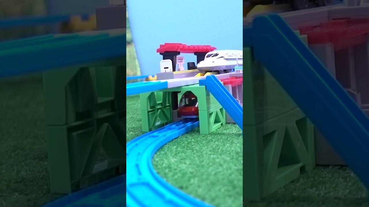 2階建てステーションから電車が発信する　#プラレール