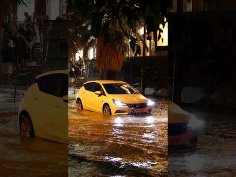 Lluvias torrenciales en Valencia provocan numerosas inundaciones y rescates #shorts