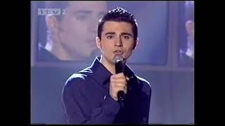 Darius performing &#39;Make It Easy On Yourself&#39; on Pop Idol in 2002