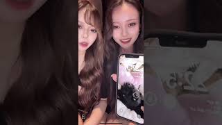 0711パンチラ配信🩷左の子！鮮やかな色と柄🩷パンチラ最高！