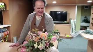 Bouquet di rose e tulipani su struttura