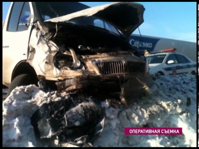 Два автомобиля оказались в кювете