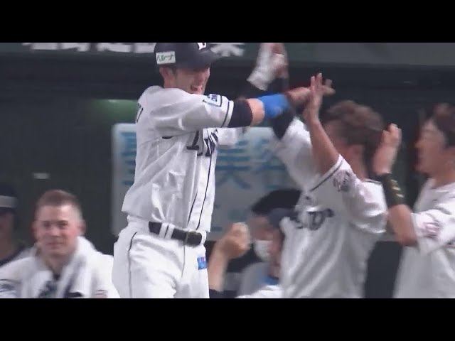 【8回裏】ライオンズ・外崎修汰 試合終盤にダメ押しのソロホームランを放つ!! 2022年6月29日 埼玉西武ライオンズ 対 北海道日本ハムファイターズ