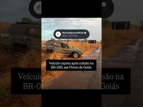 Veículo capota após colisão na BR-020, em Flores de Goiás