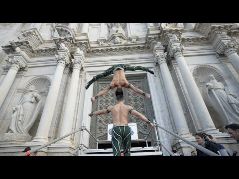 Vietnamese Duo Breaks Record For Climbing 100 Steps, In 53 Seconds, With A Person On The Climber's Head