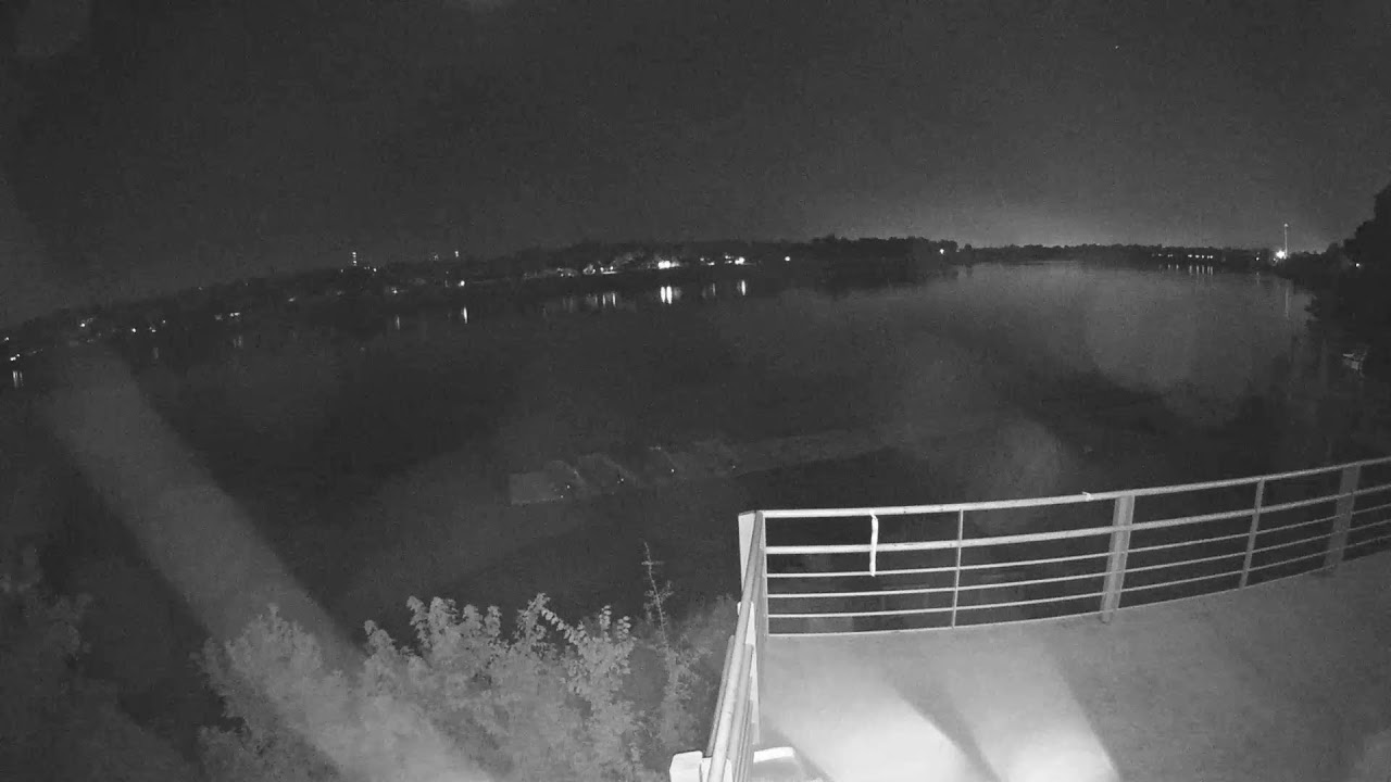 Live webcam view of Muelle del club de remo fluvial