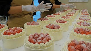 Amazing strawberry bomb!! Strawberry cake filled with strawberries / korean street food