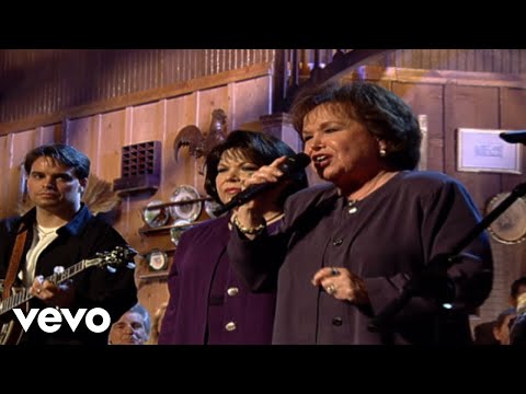Bill & Gloria Gaither - I Plan to Meet You There [Live] ft. The Lewis Family
