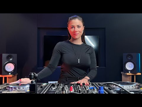 Laura van Dam - Capture Radio 027 (February Special)