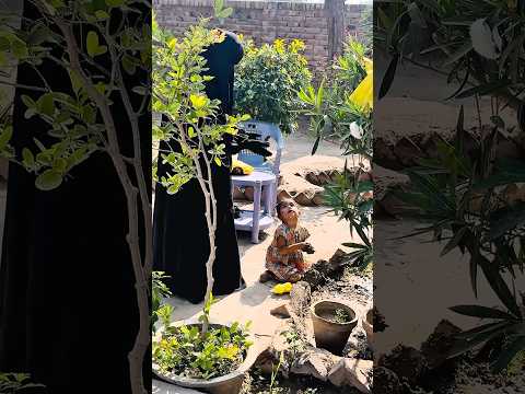 Mama tu chali gai keeched me kheelti hun #funnyshorts #amazingshorts