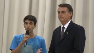 Bolsonaro coloca moleque Idiota no seu devido lugar !!!
