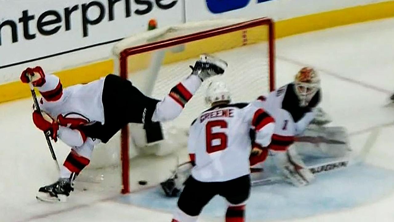 Vidéo: HAHA!!!! Le PIRE OWN GOAL EVERRRRRR!!!!!