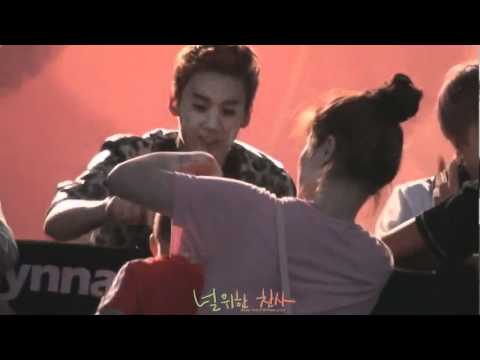 틴탑 - Chunji Playing With A Kid (At Daejun FanSign) (11/06/12)