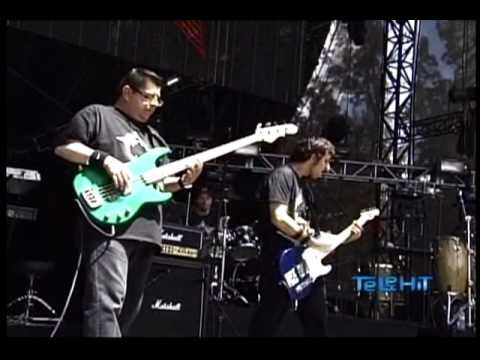 Tijuana No - Golpes Bajos Vive Latino 2010 (buena calidad audio y video)