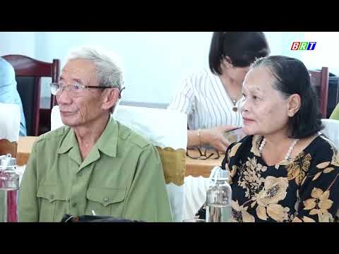 dang-bo-phuong-buon-ho-trao-tang-huy-hieu-dang-dot-19-5-cho-27-dang-vien