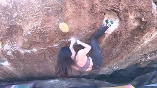 Video thumbnail of Animal Acts, V5. Hueco Tanks