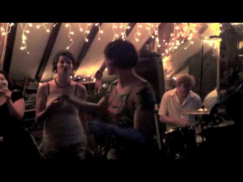 Amanda Palmer "Paper Planes" (M.I.A. cover)