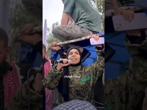 بالزي العسكري.. ابنة القائد القسامي سمير فندي تلقي كلمة أثناء تشييع جثمان أبيها