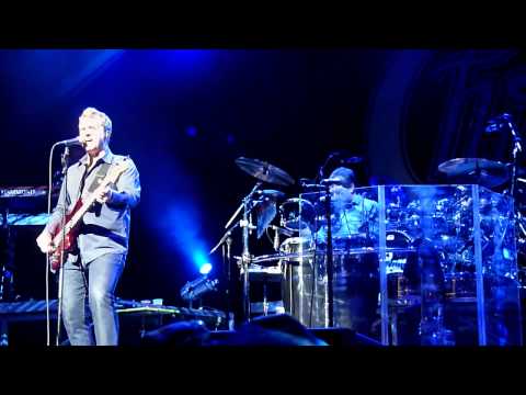 Chicago-Jason and Lou sings Hard Habit to Break