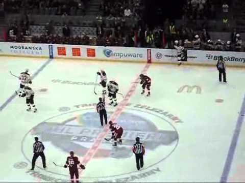 NHL Premiere 2010 - Boston Bruins vs Phoenix Coyotes (relacja wideo z 2. meczu)