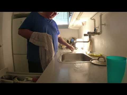 MongoTV_7059 - Del 2 - VASKER OP TIDLIG MANDAG AFTEN SÅ JEG KAN KOMME TIL AT LAVE VARM AFTENSMAD