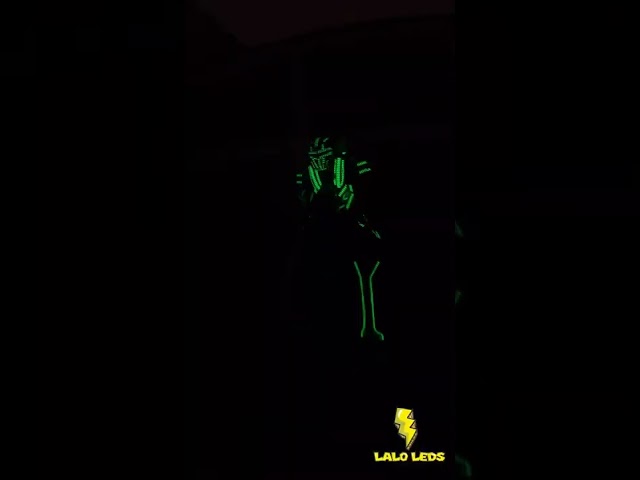 Vídeo relacionado con Earthradius Traje de robot LED Smart Pixels a todo color, disfraz de festival, luces LED, chaqueta luminosa, espectáculo de baile (multicolor, XL)
