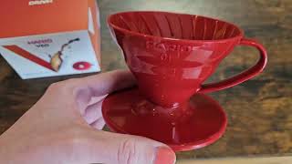 Hario plastový dripper na kávu V60-01 červený
