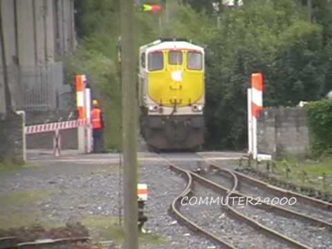 Irish Rail 071 loco 075 + Tara's passing Navan Station