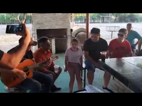 Naymé Suyai - a los 5 añitos / Guitarreada ❤️