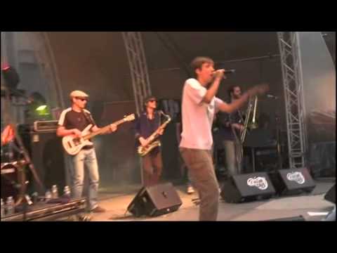 Asham meets Collieman @ Couleur Café 2012 - SMILE (part 2/12)