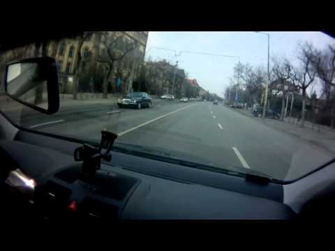 Hogyan próbáld nem elütni a biciklist. How try not to hit the cyclist