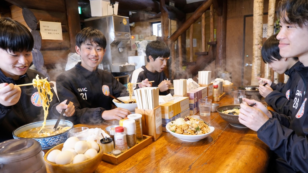 ラーメン１杯９６０円で自動的に無限ゆで卵サービスが付くガツ盛り北海道男めしに密着