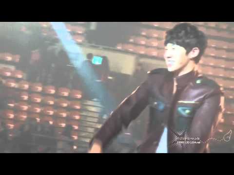 [Fancam] 111124 BEAST Gikwang - ending @ 2011 Melon Music Awards