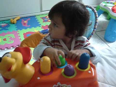 Guga dançando meu pintinho amarelinho