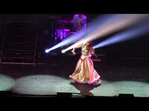 2019 12 19 Lindsey Stirling - Jingle Bell Rock