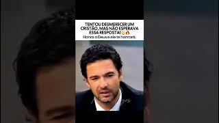 Ele foi atacado por está com a bíblia!😒