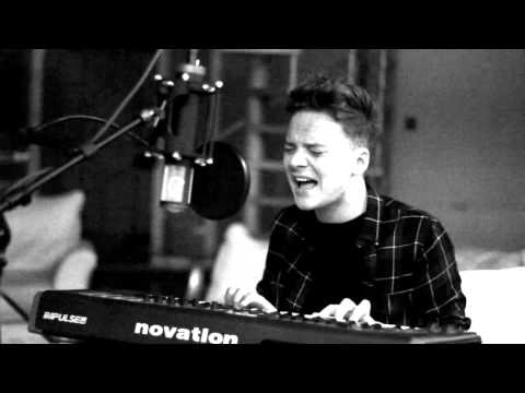 download lagu mp3 mp4 Adele Hello Cover, download lagu Adele Hello Cover gratis, unduh video klip Adele Hello Cover