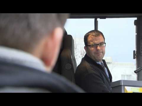 Busfahrer Schulung - Rollstuhlfahrer (positive Reaktion des Fahrers)