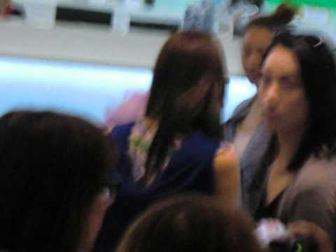 [20120827]AfterSchool-JuYeon來台接機-親切讓PGZ拍照,一直微笑(AS.W獨家)