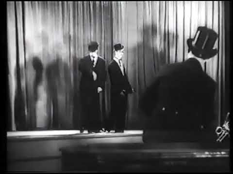 l'ensemble musical de jazz des "Weintraubs Syncopators" et Max Hansen.